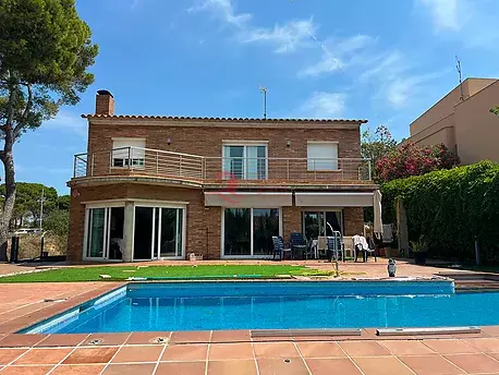 Villa for sale in Palamós