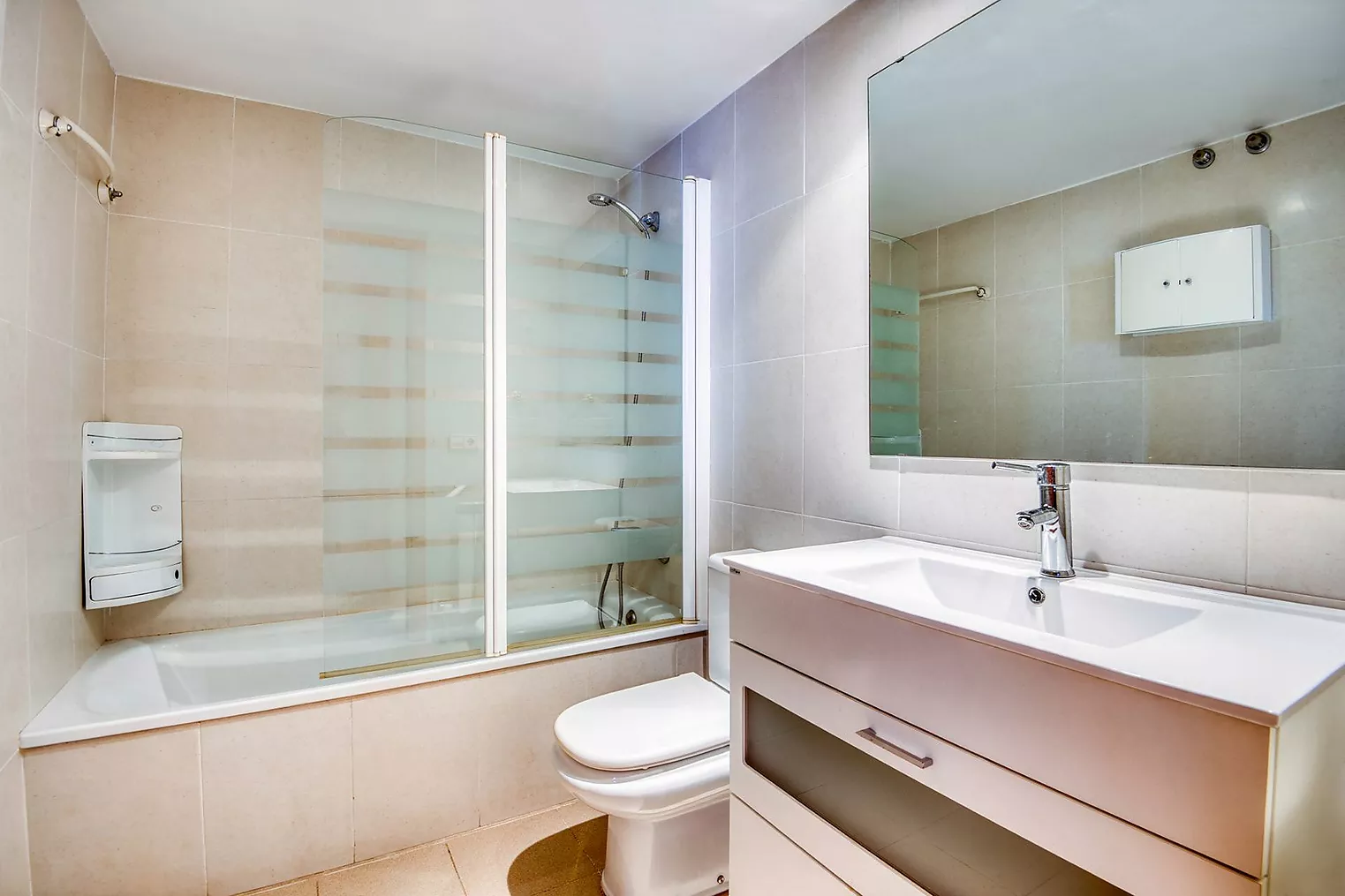 Appartement lumineux avec parking en hauteur.- Sant Feliu de Guíxols