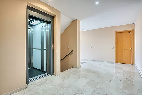 Appartement lumineux avec parking en hauteur.- Sant Feliu de Guíxols