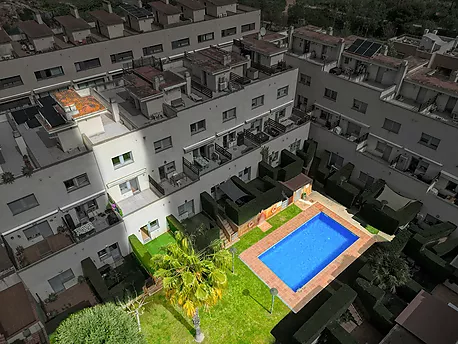 Maison mitoyenne avec terrasses et piscine.- Sant Feliu de Guíxols