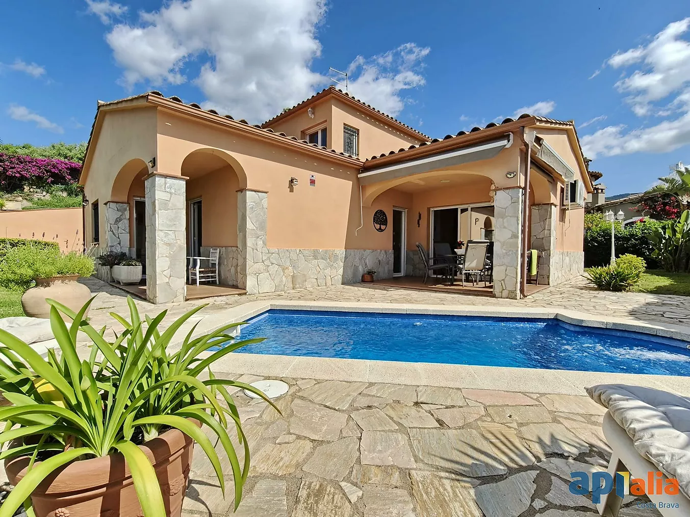 Villa with swimming pool for sale in Calonge