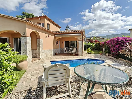 Villa with swimming pool for sale in Calonge