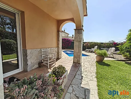 Villa with swimming pool for sale in Calonge