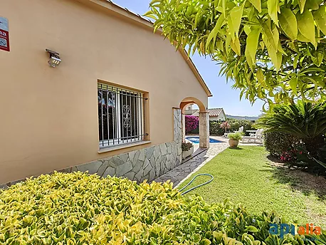 Villa with swimming pool for sale in Calonge