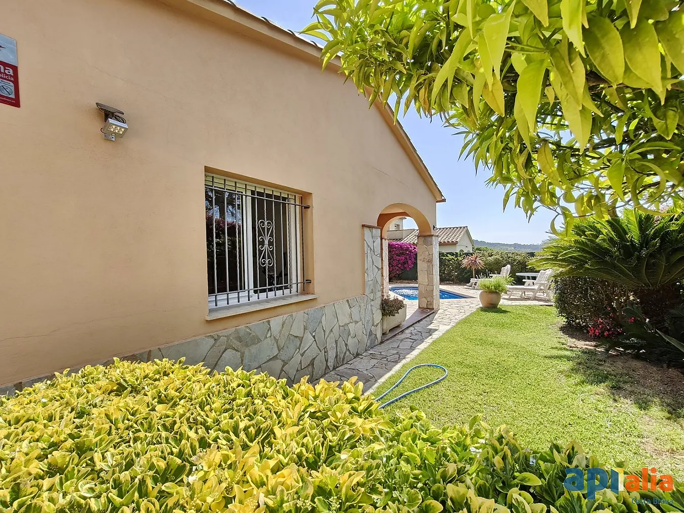 Villa with swimming pool for sale in Calonge