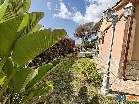 Villa with swimming pool for sale in Calonge