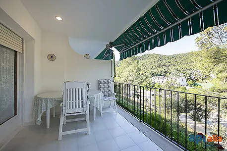 Apartament amb piscina i pista de tennis a 5 minuts de la platja de Tamariu
