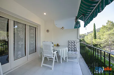 Apartament amb piscina i pista de tennis a 5 minuts de la platja de Tamariu