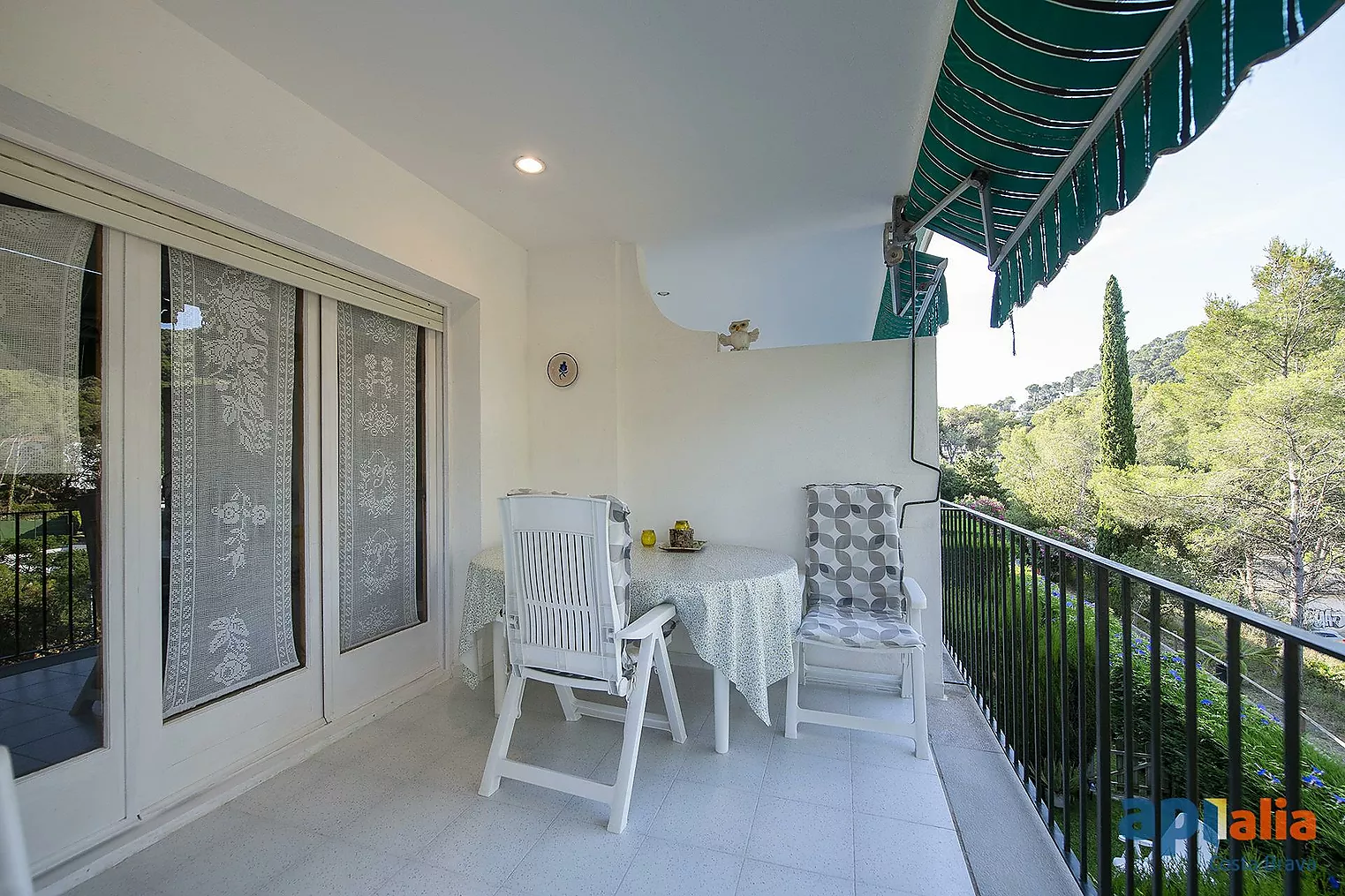 Apartament amb piscina i pista de tennis a 5 minuts de la platja de Tamariu