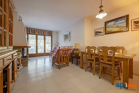 Apartament amb piscina i pista de tennis a 5 minuts de la platja de Tamariu