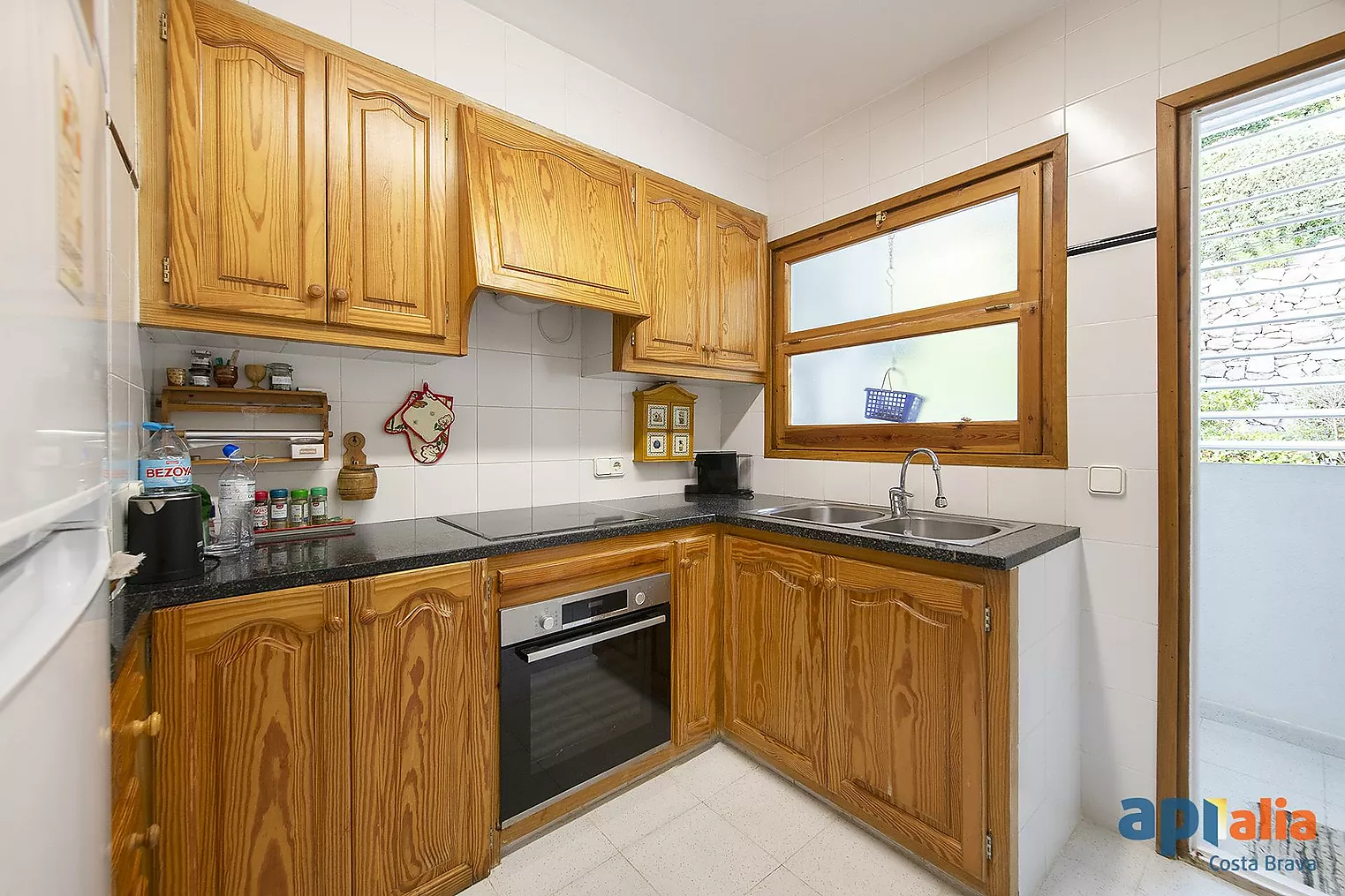 Apartament amb piscina i pista de tennis a 5 minuts de la platja de Tamariu