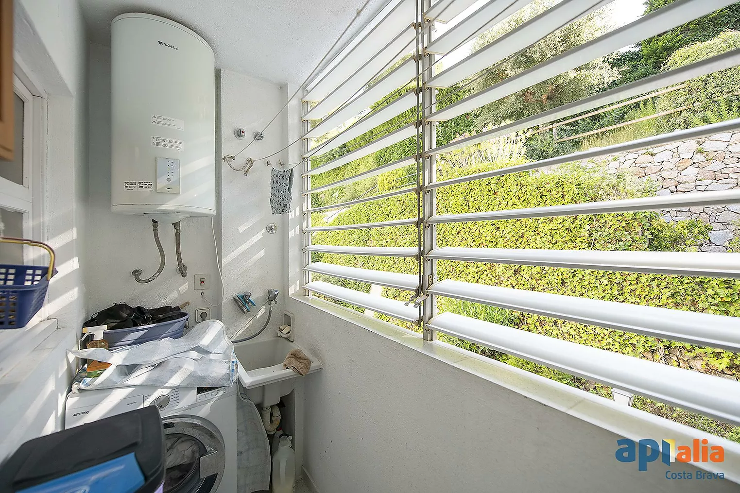 Apartament amb piscina i pista de tennis a 5 minuts de la platja de Tamariu