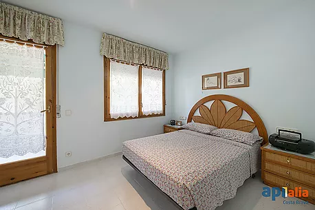 Apartament amb piscina i pista de tennis a 5 minuts de la platja de Tamariu