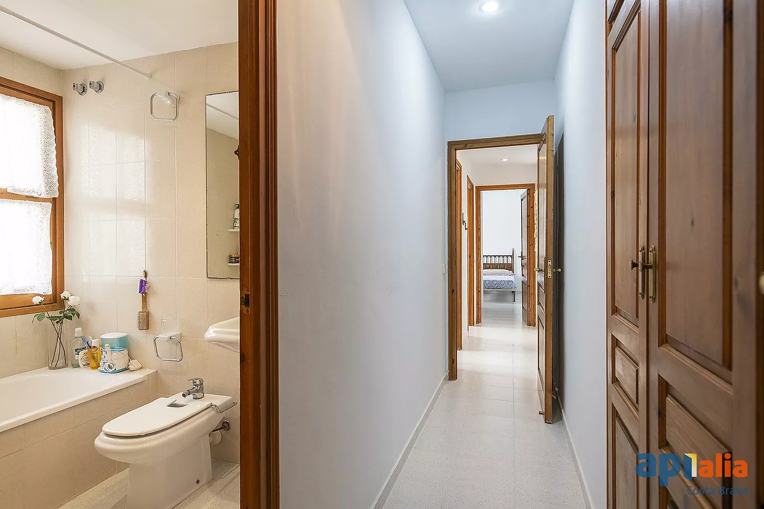 Apartament amb piscina i pista de tennis a 5 minuts de la platja de Tamariu
