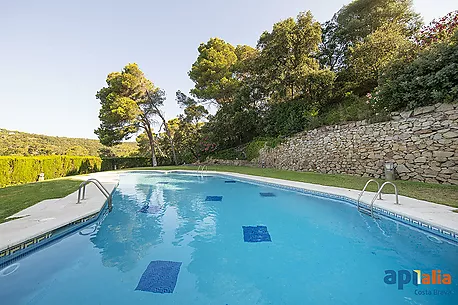 Apartament amb piscina i pista de tennis a 5 minuts de la platja de Tamariu