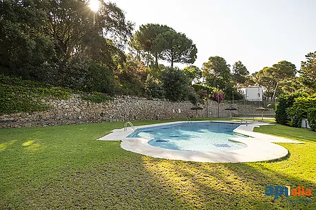 Apartament amb piscina i pista de tennis a 5 minuts de la platja de Tamariu