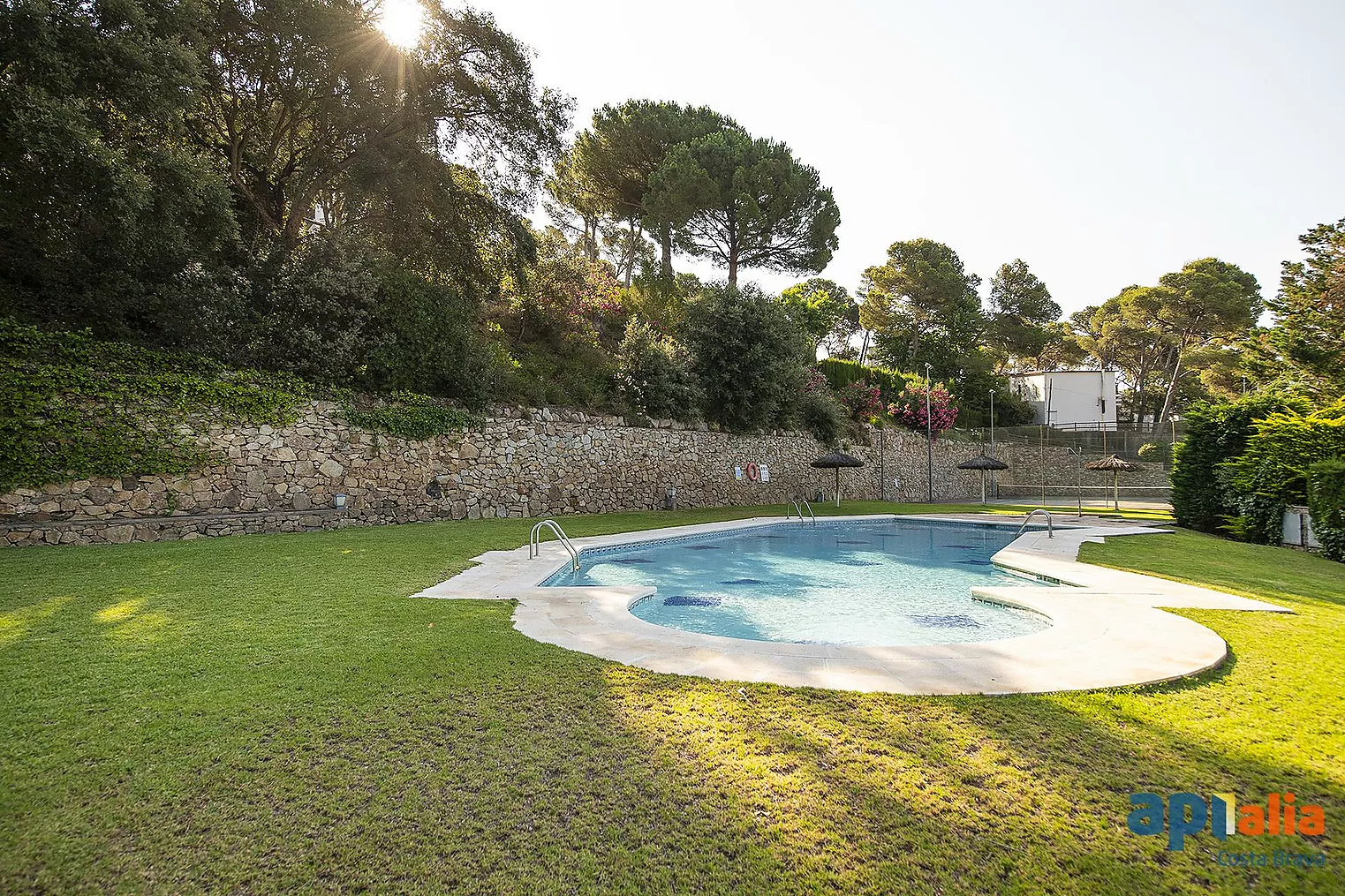Apartament amb piscina i pista de tennis a 5 minuts de la platja de Tamariu
