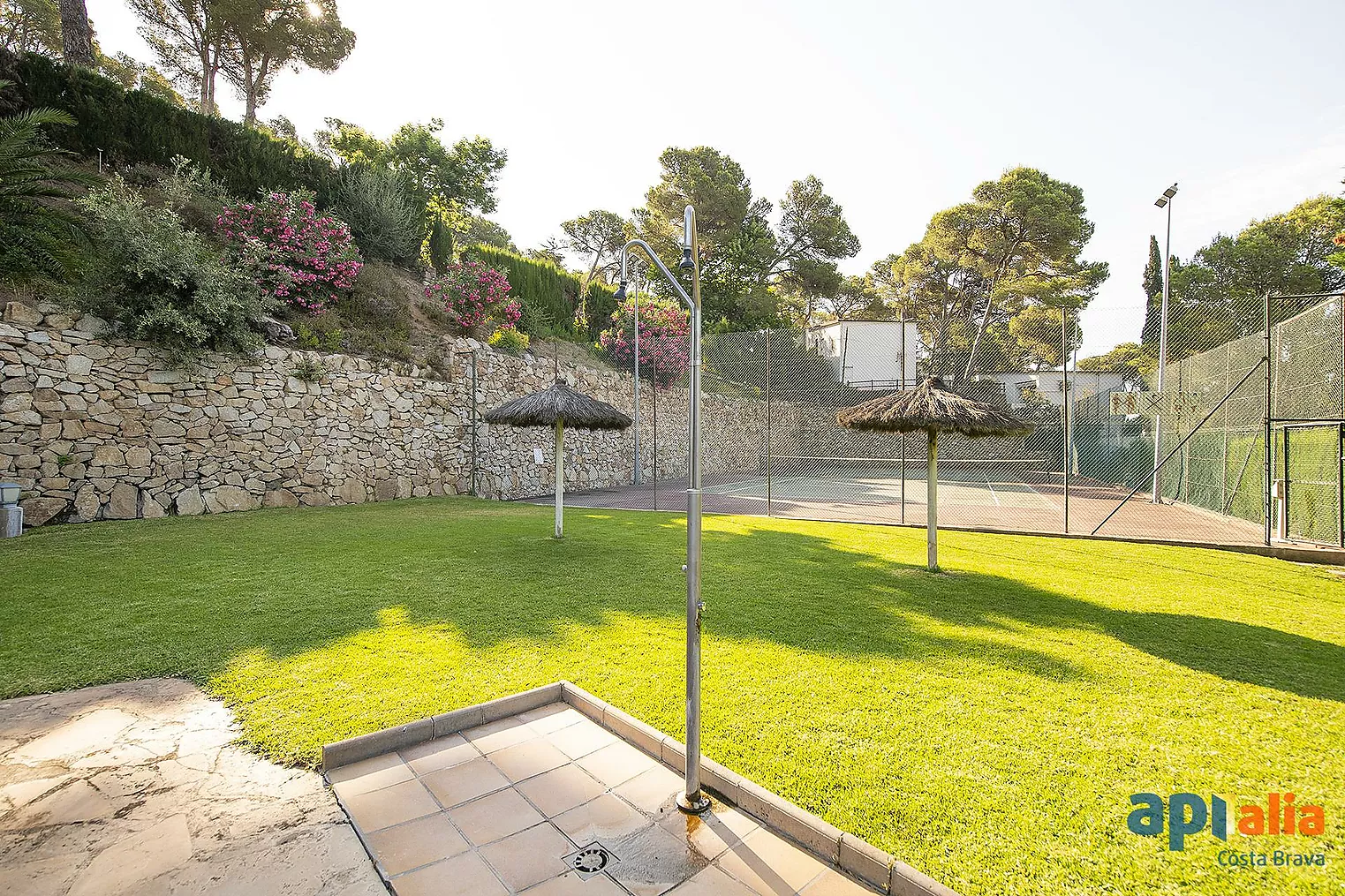 Apartament amb piscina i pista de tennis a 5 minuts de la platja de Tamariu