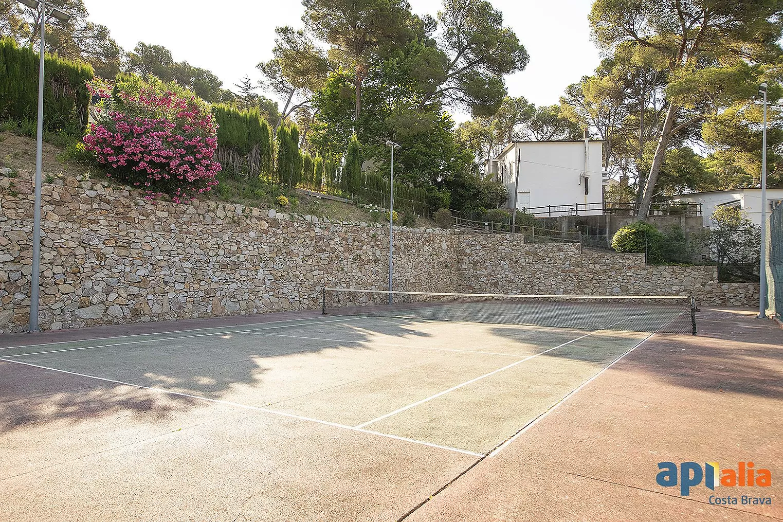 Apartament amb piscina i pista de tennis a 5 minuts de la platja de Tamariu