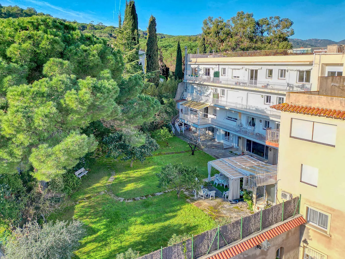 Planta baja con gran jardín céntrico.- Sant Feliu de Guíxols