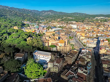 Planta baja con gran jardín céntrico.- Sant Feliu de Guíxols