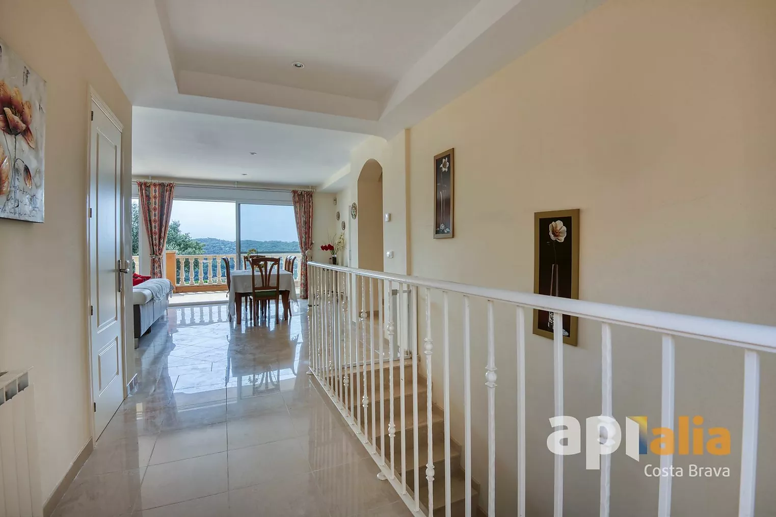 Spectacular independent villa with pool and garden in the exclusive Vescomtat urbanization of Cabanyes (Calonge)