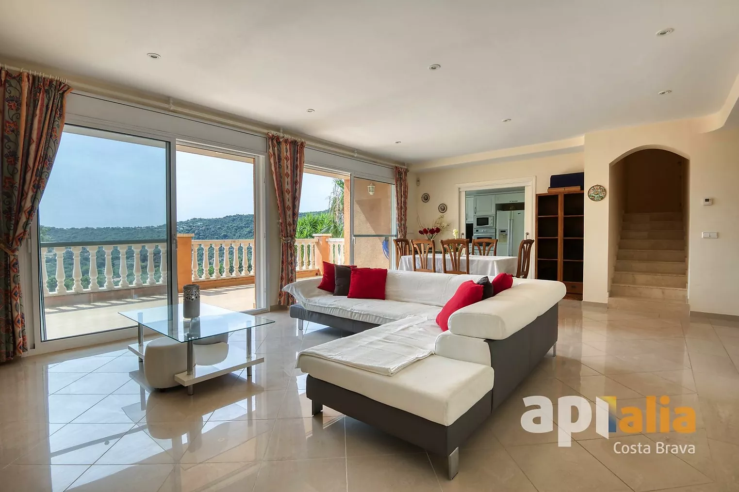 Spectacular independent villa with pool and garden in the exclusive Vescomtat urbanization of Cabanyes (Calonge)