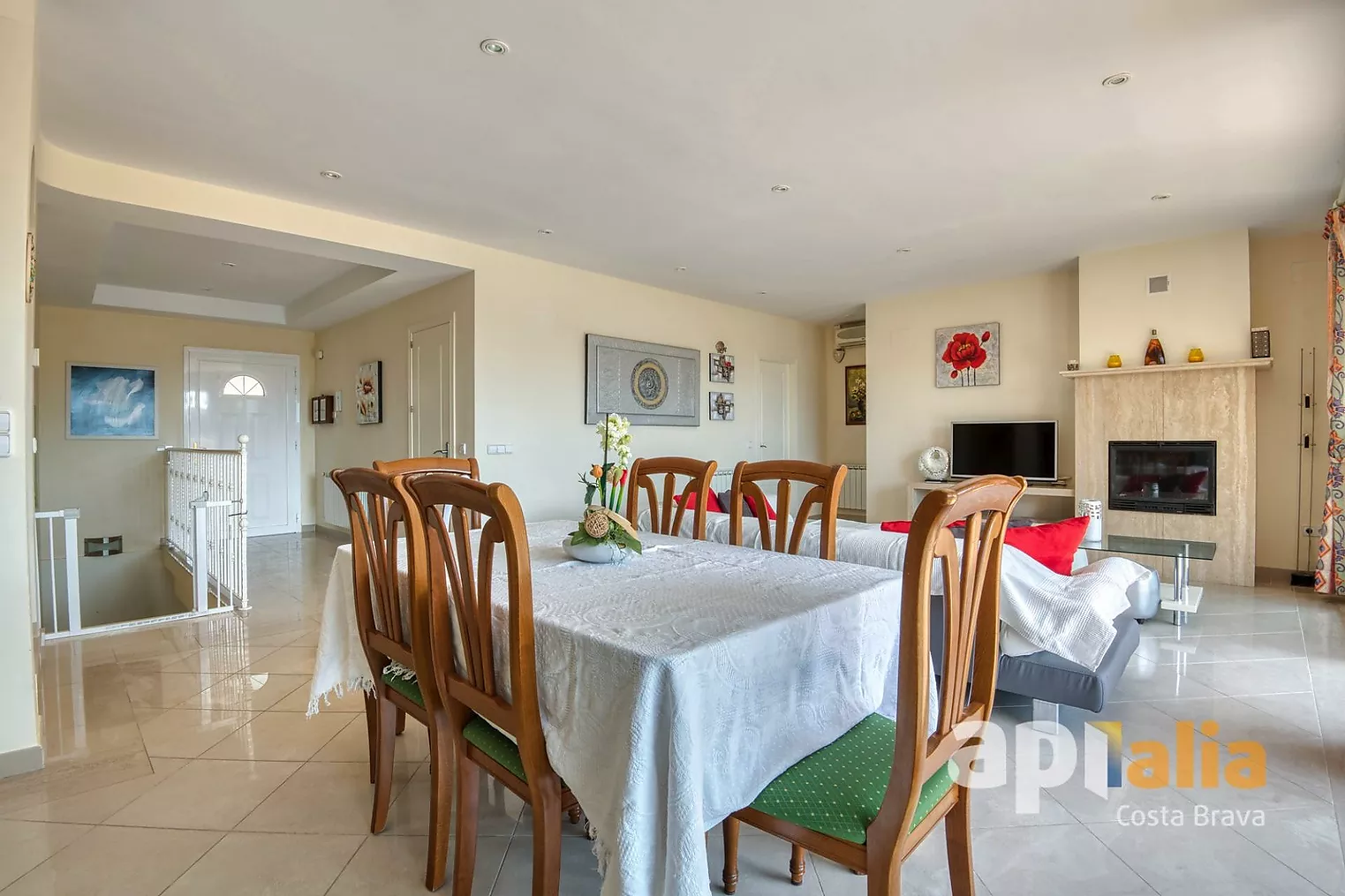 Spectacular independent villa with pool and garden in the exclusive Vescomtat urbanization of Cabanyes (Calonge)