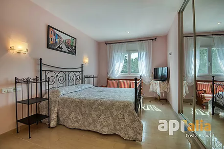 Spectacular independent villa with pool and garden in the exclusive Vescomtat urbanization of Cabanyes (Calonge)
