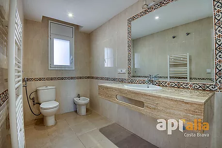 Spectacular independent villa with pool and garden in the exclusive Vescomtat urbanization of Cabanyes (Calonge)