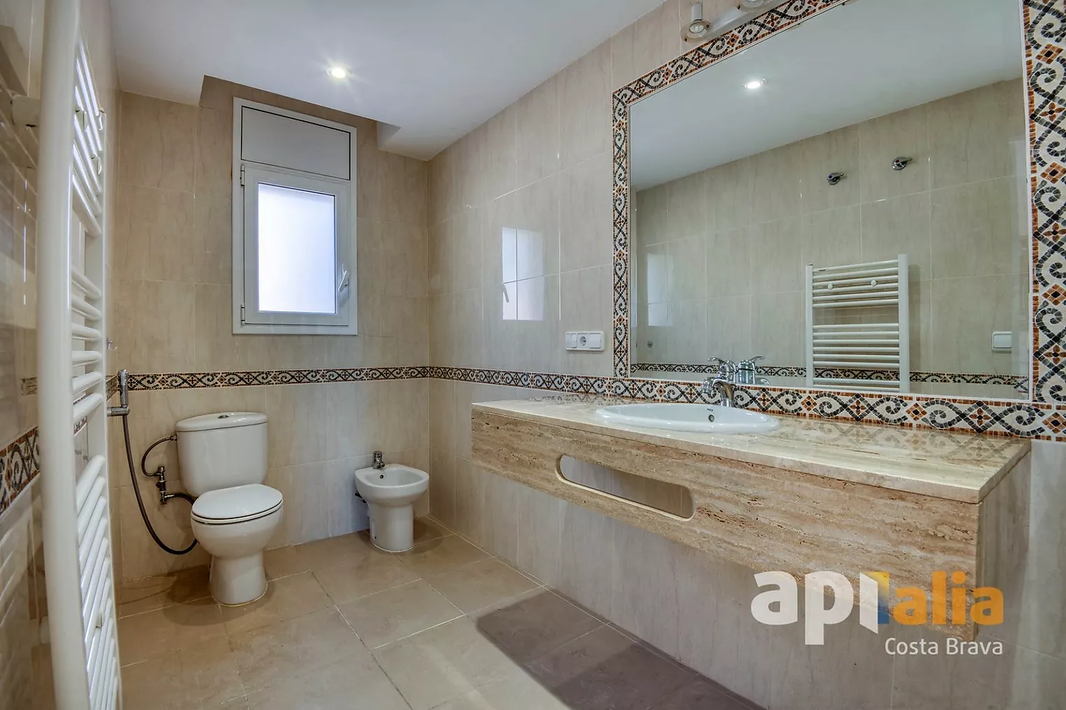 Spectacular independent villa with pool and garden in the exclusive Vescomtat urbanization of Cabanyes (Calonge)