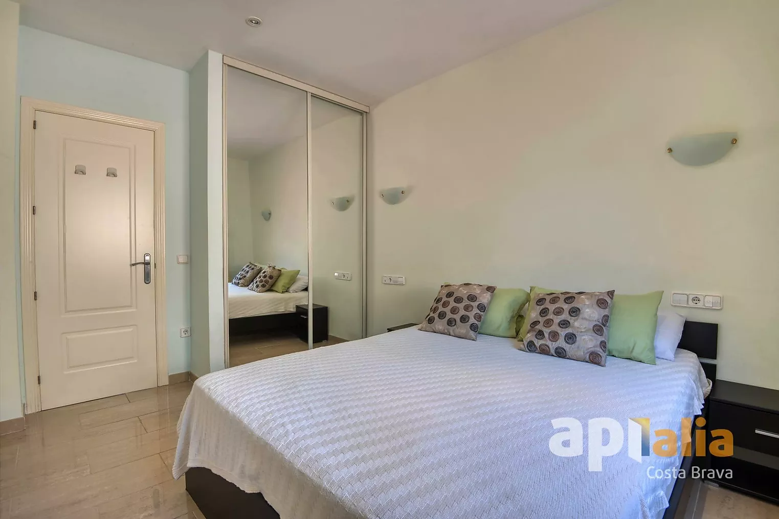 Spectacular independent villa with pool and garden in the exclusive Vescomtat urbanization of Cabanyes (Calonge)