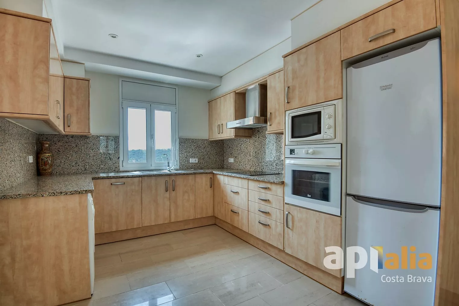 Spectacular independent villa with pool and garden in the exclusive Vescomtat urbanization of Cabanyes (Calonge)