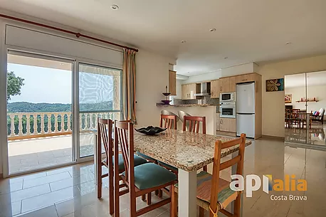 Spectacular independent villa with pool and garden in the exclusive Vescomtat urbanization of Cabanyes (Calonge)