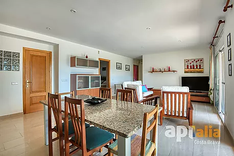 Spectacular independent villa with pool and garden in the exclusive Vescomtat urbanization of Cabanyes (Calonge)