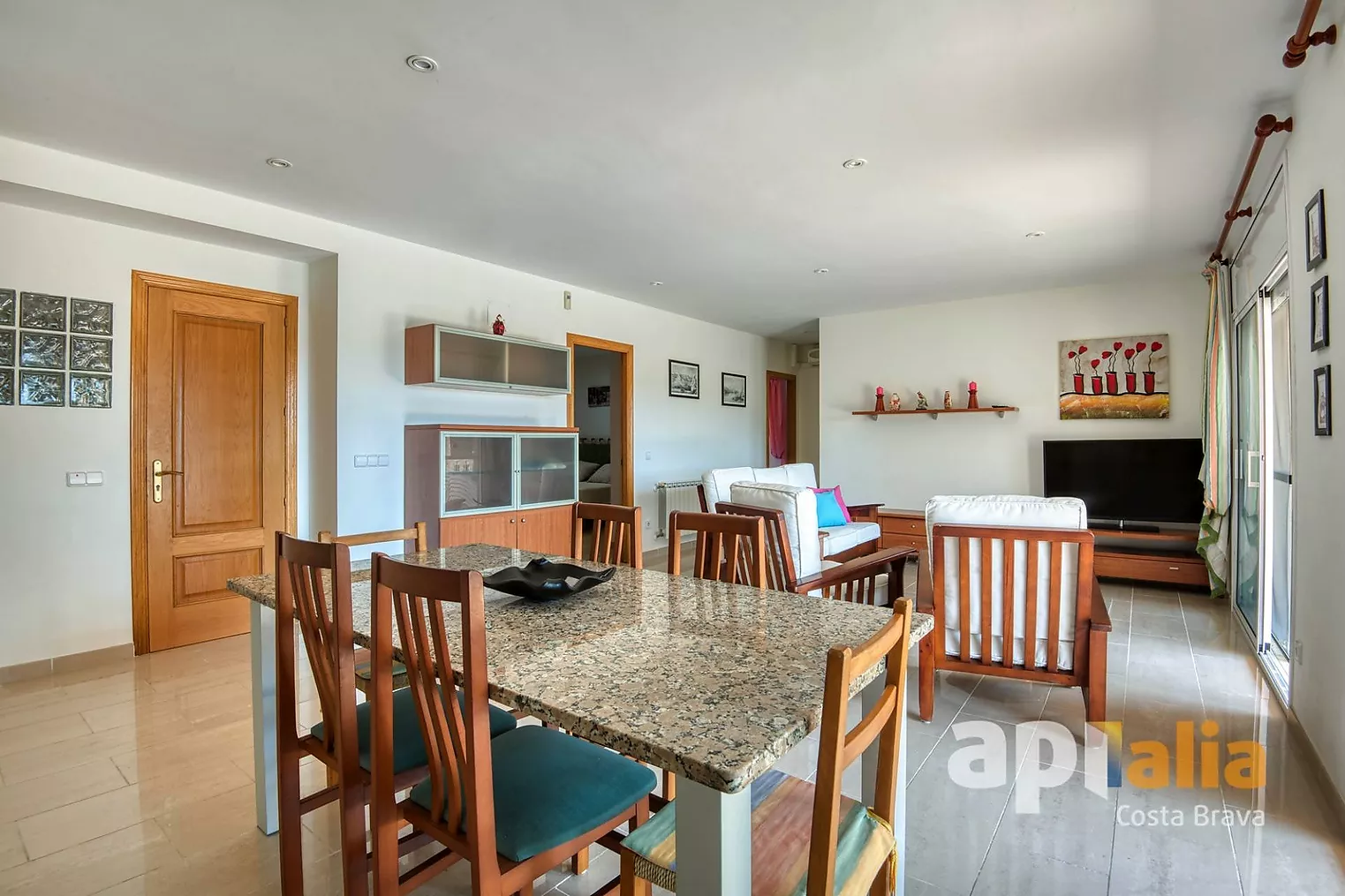 Spectacular independent villa with pool and garden in the exclusive Vescomtat urbanization of Cabanyes (Calonge)