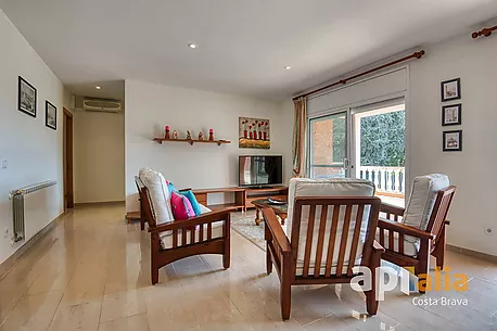 Spectacular independent villa with pool and garden in the exclusive Vescomtat urbanization of Cabanyes (Calonge)