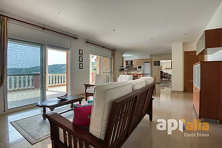 Spectacular independent villa with pool and garden in the exclusive Vescomtat urbanization of Cabanyes (Calonge)