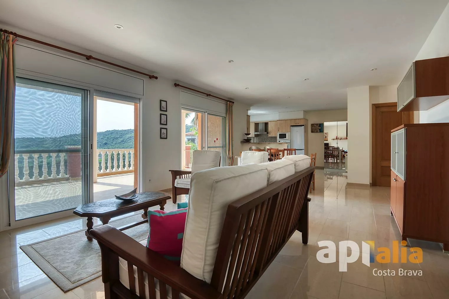 Spectacular independent villa with pool and garden in the exclusive Vescomtat urbanization of Cabanyes (Calonge)