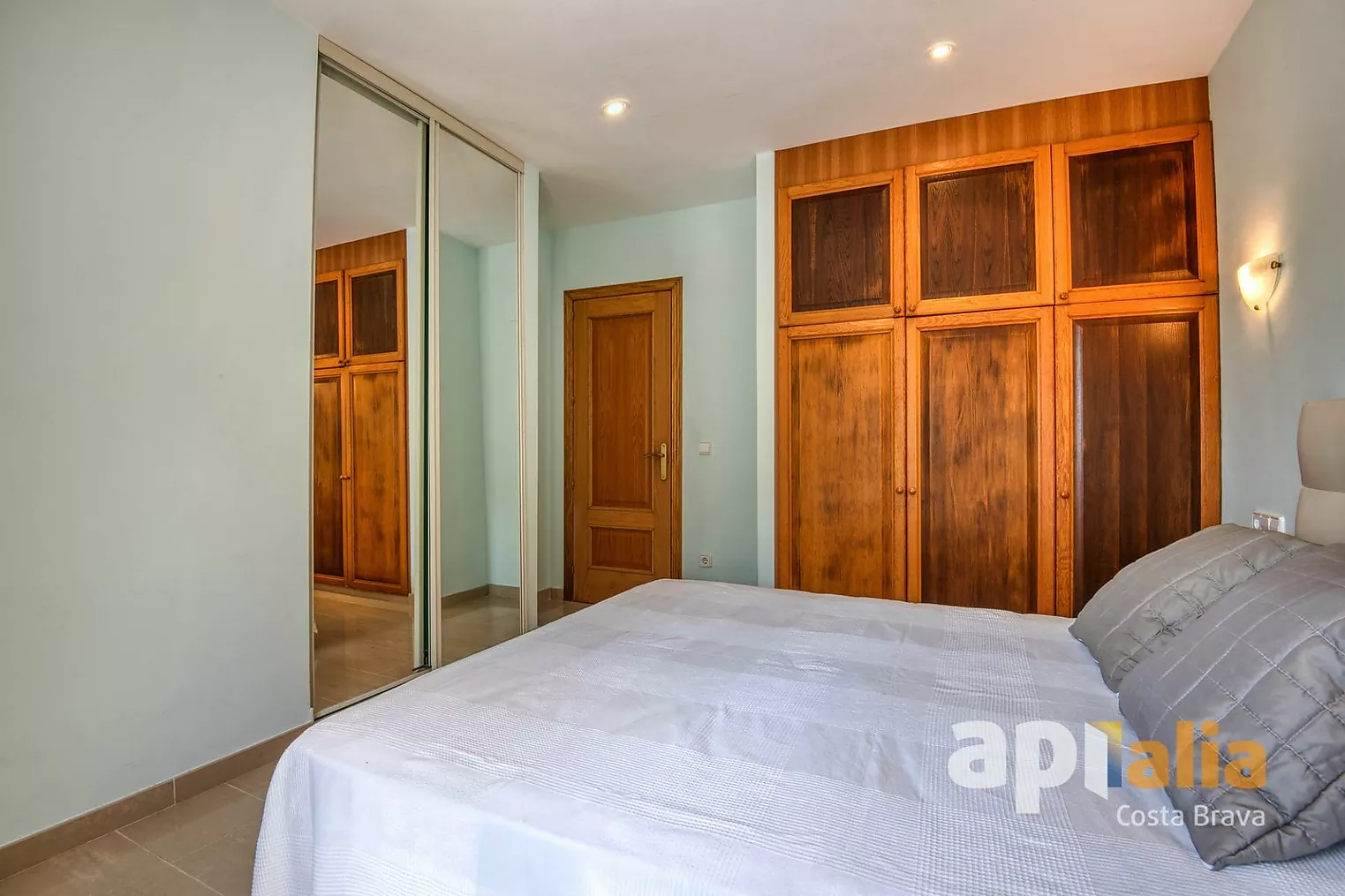 Spectacular independent villa with pool and garden in the exclusive Vescomtat urbanization of Cabanyes (Calonge)