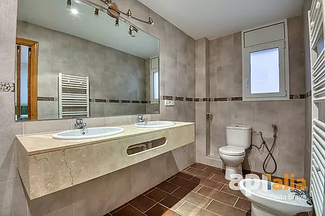 Spectacular independent villa with pool and garden in the exclusive Vescomtat urbanization of Cabanyes (Calonge)