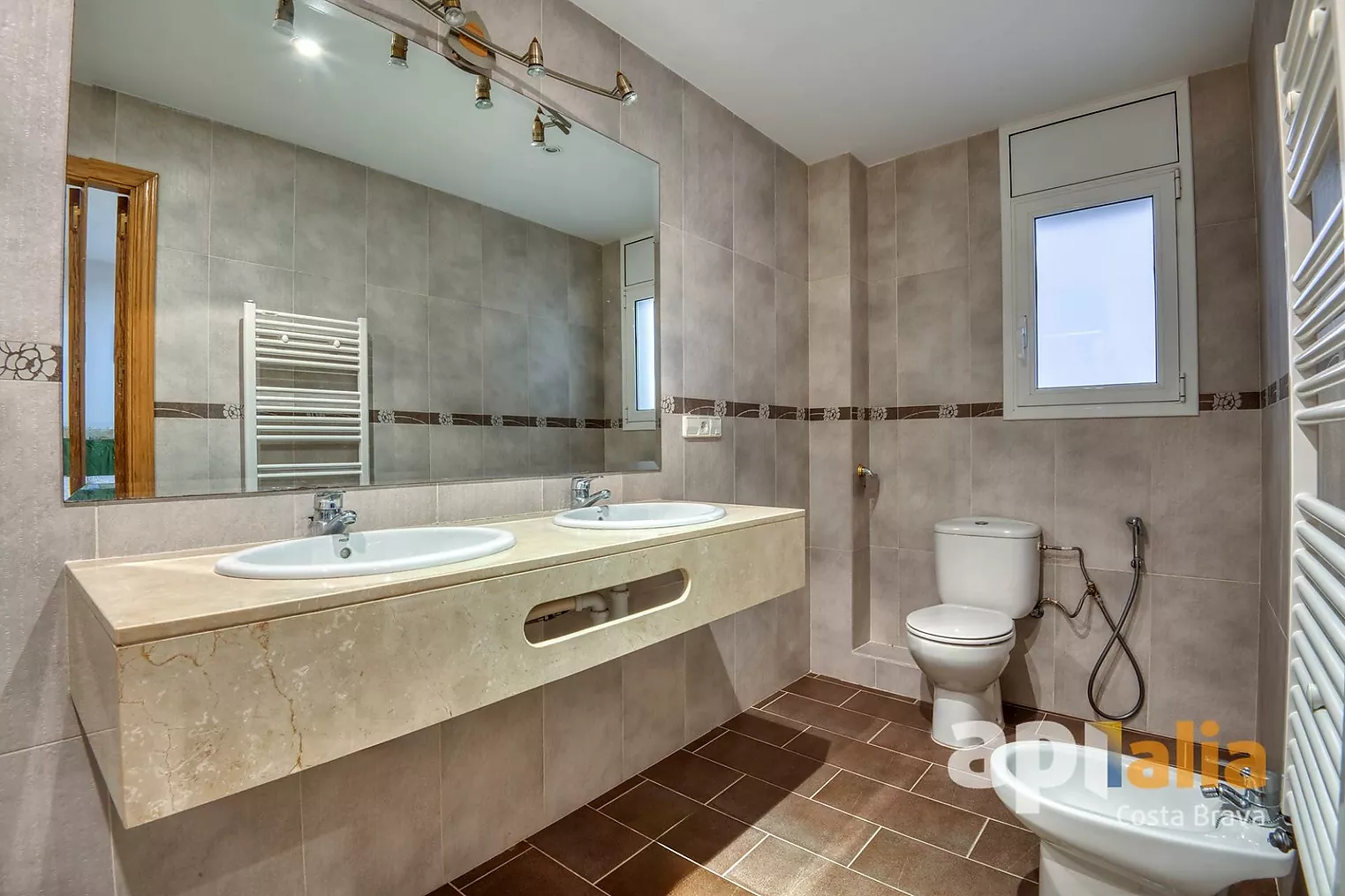 Spectacular independent villa with pool and garden in the exclusive Vescomtat urbanization of Cabanyes (Calonge)