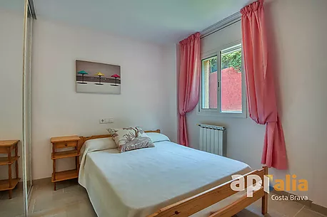 Spectacular independent villa with pool and garden in the exclusive Vescomtat urbanization of Cabanyes (Calonge)