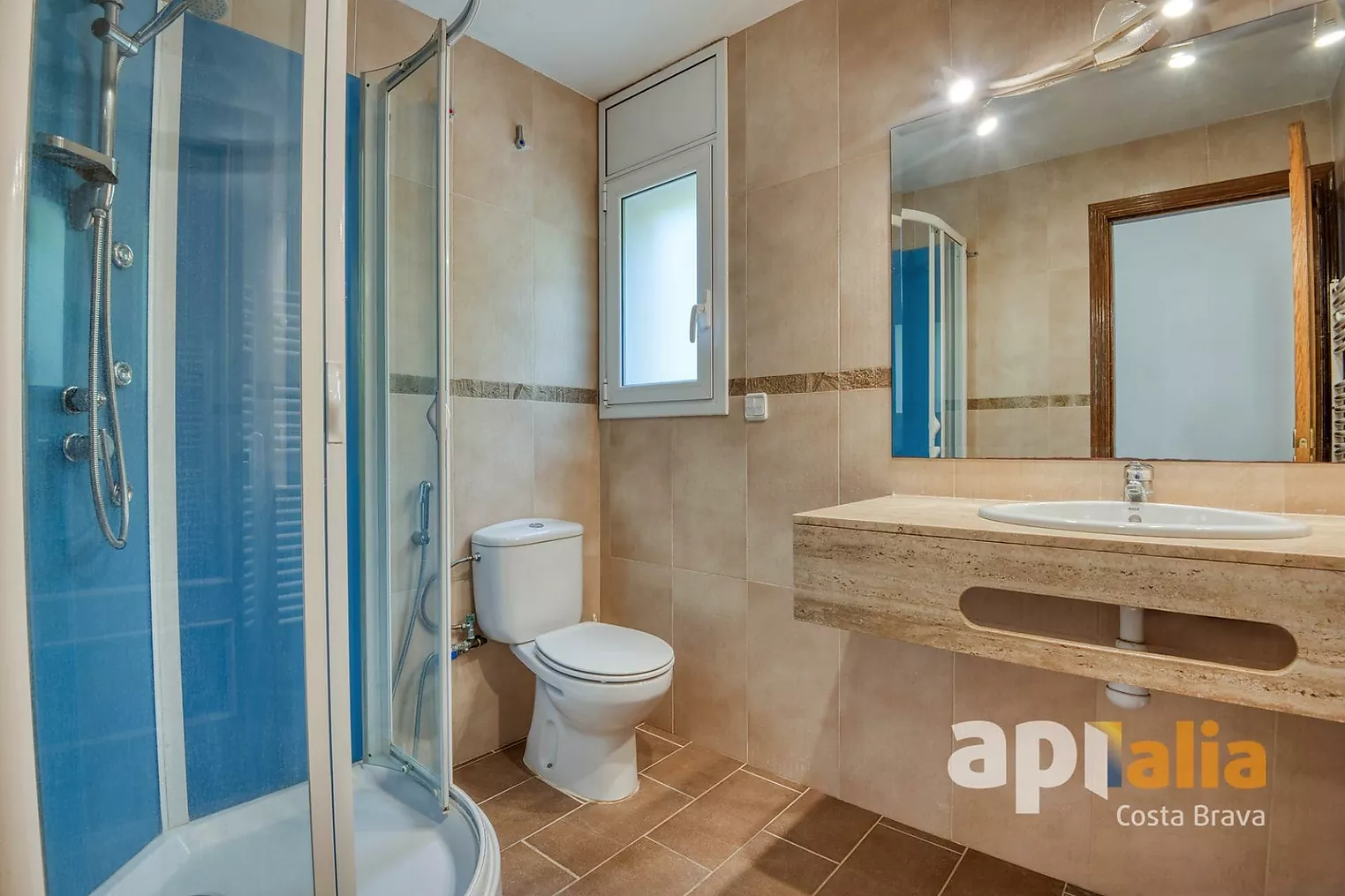 Spectacular independent villa with pool and garden in the exclusive Vescomtat urbanization of Cabanyes (Calonge)