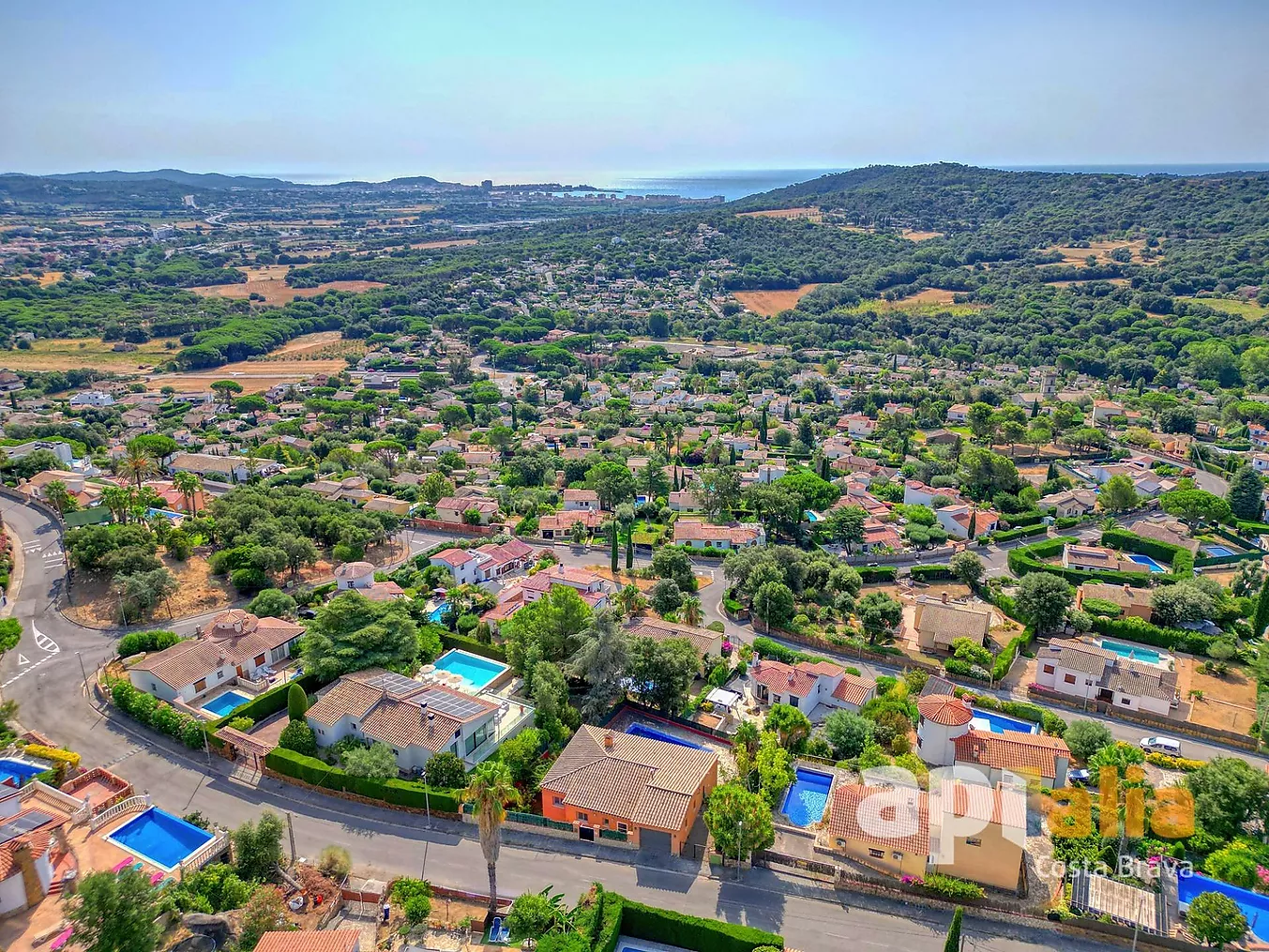 Spectacular independent villa with pool and garden in the exclusive Vescomtat urbanization of Cabanyes (Calonge)