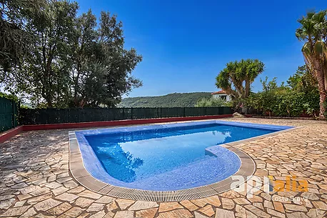 Spectacular independent villa with pool and garden in the exclusive Vescomtat urbanization of Cabanyes (Calonge)