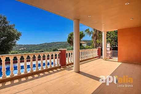 Spectacular independent villa with pool and garden in the exclusive Vescomtat urbanization of Cabanyes (Calonge)