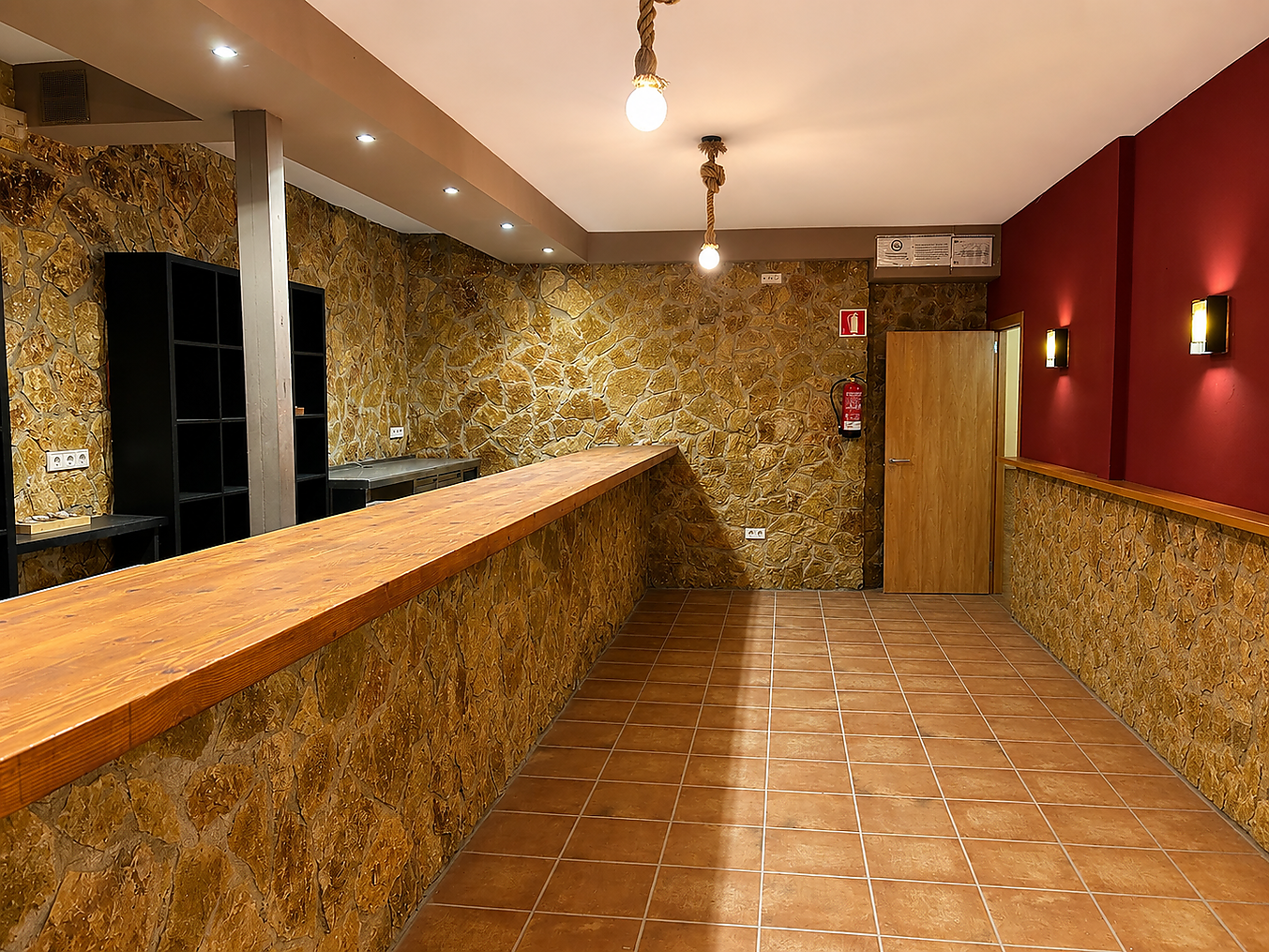 Ampli local comercial amb sortida de fums al centre de Palamós