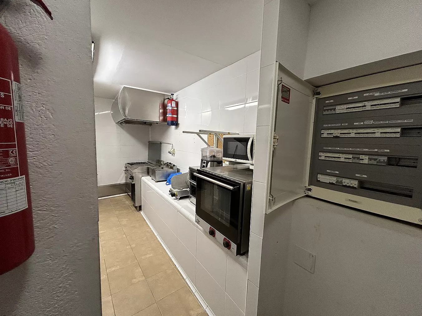 Ampli local comercial amb sortida de fums al centre de Palamós