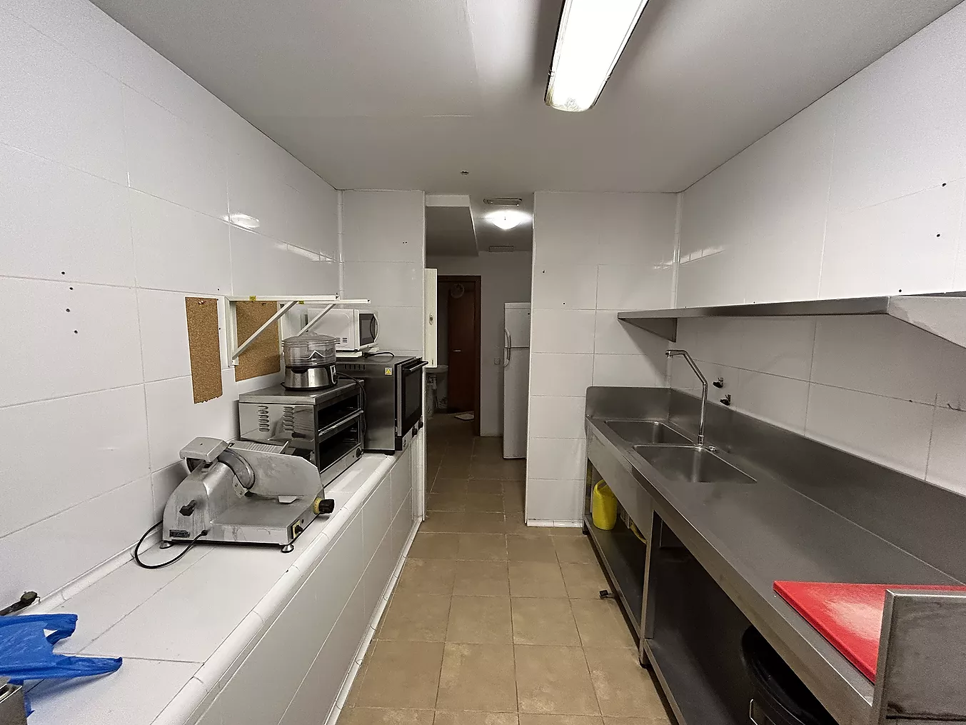 Ampli local comercial amb sortida de fums al centre de Palamós